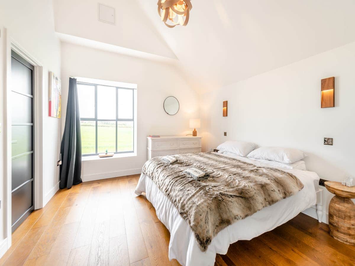 Double bedroom with vaulted ceiling and meadow window
